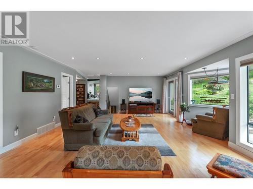 1196 Hwy 3A, Keremeos, BC - Indoor Photo Showing Living Room