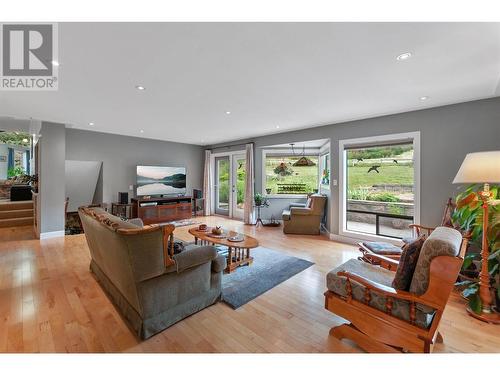 1196 Hwy 3A, Keremeos, BC - Indoor Photo Showing Living Room