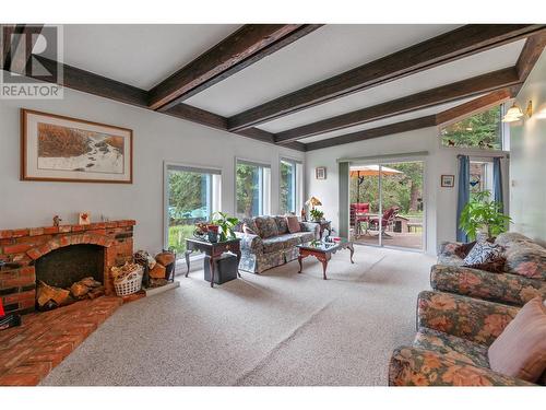 1196 Hwy 3A, Keremeos, BC - Indoor Photo Showing Living Room