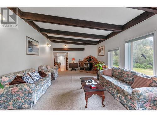 1196 Hwy 3A, Keremeos, BC - Indoor Photo Showing Living Room