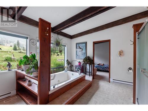 1196 Hwy 3A, Keremeos, BC - Indoor Photo Showing Bathroom