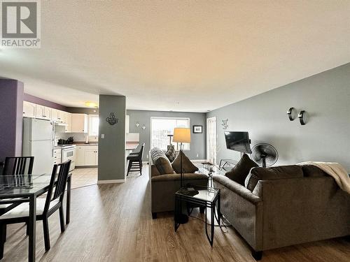 6805 Cottonwood Drive Unit# 208, Osoyoos, BC - Indoor Photo Showing Living Room