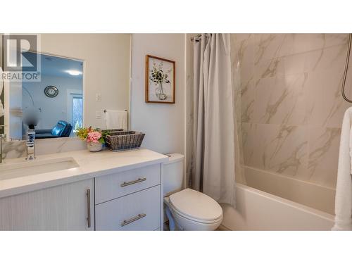 3278 Boss Creek Road, Vernon, BC - Indoor Photo Showing Bathroom