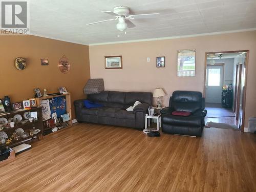 1738 Maple Drive, Quesnel, BC - Indoor Photo Showing Living Room