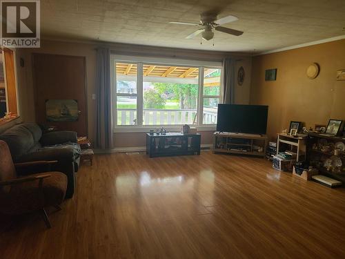 1738 Maple Drive, Quesnel, BC - Indoor Photo Showing Living Room