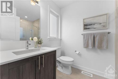 Primary ensuite w/vanity with quartz countertop - 637 Rathburn Lane, Ottawa, ON - Indoor Photo Showing Bathroom