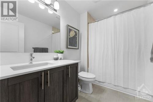 Main 4pc bathroom with quartz countertop - 637 Rathburn Lane, Ottawa, ON - Indoor Photo Showing Bathroom