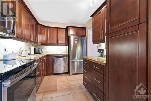 151 Bay Street Unit#408, Ottawa, ON - Indoor Photo Showing Kitchen With Upgraded Kitchen