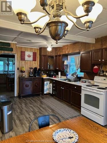 120 Ross Lane, Erieau, ON - Indoor Photo Showing Kitchen