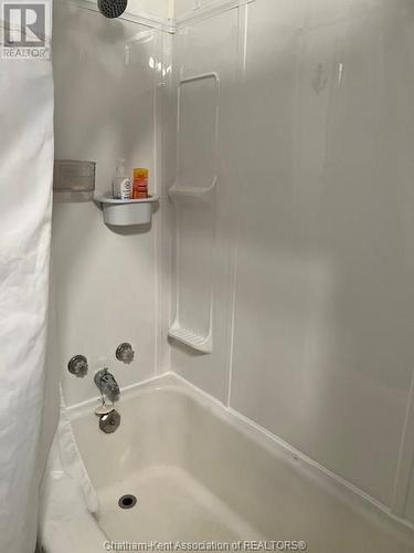 120 Ross Lane, Erieau, ON - Indoor Photo Showing Bathroom