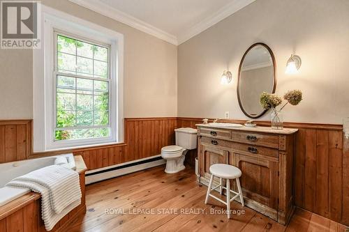 711 Norfolk Street S, Norfolk, ON - Indoor Photo Showing Bathroom