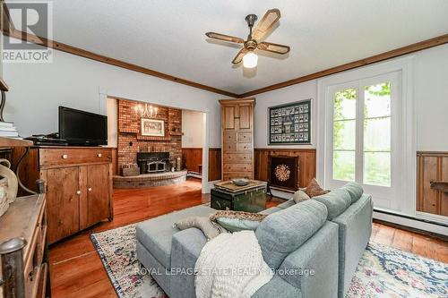 711 Norfolk Street S, Norfolk, ON - Indoor Photo Showing Living Room With Fireplace