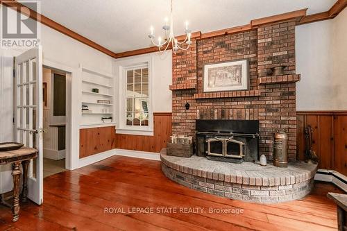 711 Norfolk Street S, Norfolk, ON - Indoor With Fireplace