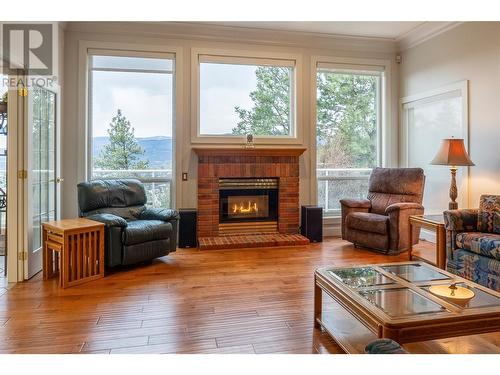 2136 Lillooet Crescent, Kelowna, BC - Indoor Photo Showing Living Room With Fireplace