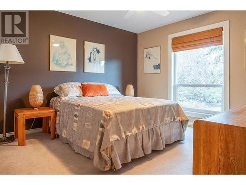 2136 Lillooet Crescent, Kelowna, BC - Indoor Photo Showing Bedroom