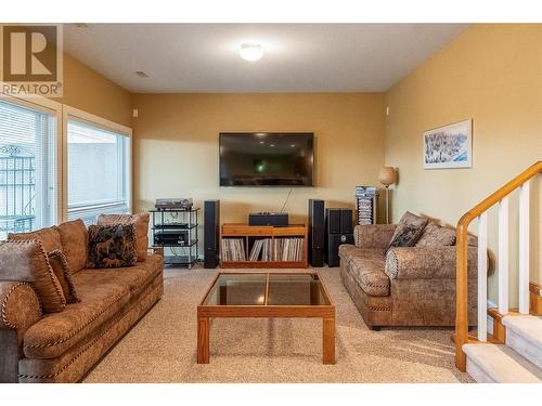 2136 Lillooet Crescent, Kelowna, BC - Indoor Photo Showing Living Room With Fireplace