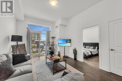 114 - 450 Dundas Street E, Hamilton, ON - Indoor Photo Showing Living Room
