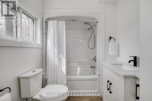 128 Bay St, Stratford, ON - Indoor Photo Showing Bathroom
