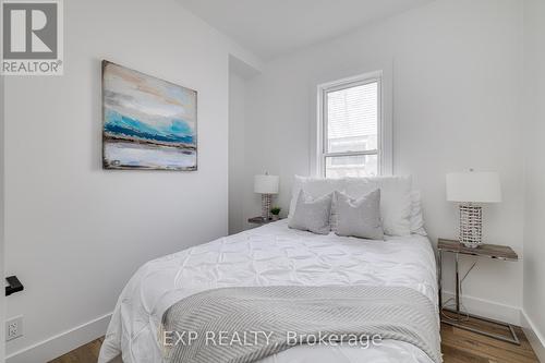 128 Bay St, Stratford, ON - Indoor Photo Showing Bedroom