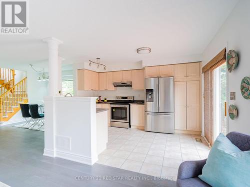 1144 Barclay Circle, Milton, ON - Indoor Photo Showing Kitchen