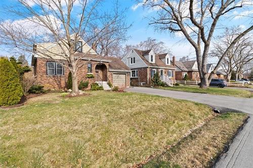 105 First Street N, Stoney Creek, ON - Outdoor With Facade