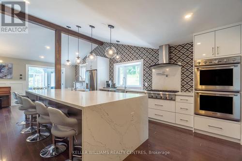 3433 Mount Albert Rd, East Gwillimbury, ON - Indoor Photo Showing Kitchen With Upgraded Kitchen
