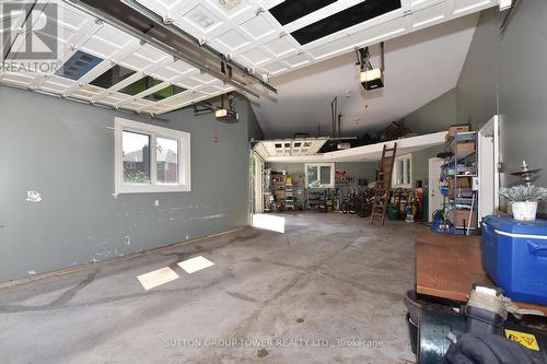 71 Delia Place, Vaughan, ON - Indoor Photo Showing Garage