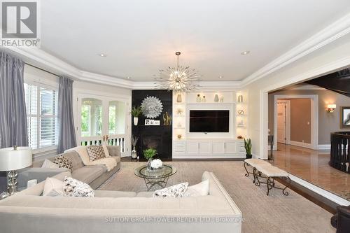 71 Delia Place, Vaughan, ON - Indoor Photo Showing Living Room