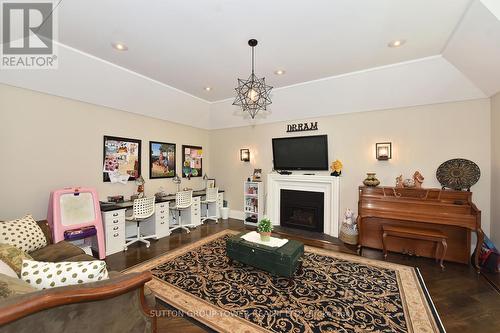 71 Delia Place, Vaughan, ON - Indoor Photo Showing Living Room With Fireplace