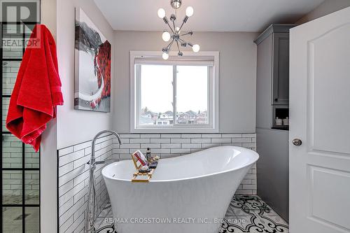23 Kierland Rd, Barrie, ON - Indoor Photo Showing Bathroom