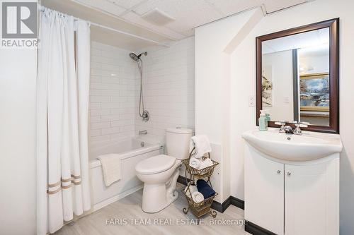 208 Edward Street, Orillia, ON - Indoor Photo Showing Bathroom