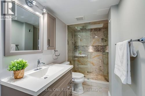 1216 Holton Heights Dr, Oakville, ON - Indoor Photo Showing Bathroom