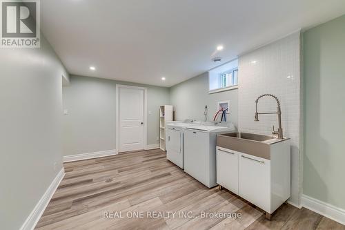 1216 Holton Heights Dr, Oakville, ON - Indoor Photo Showing Laundry Room