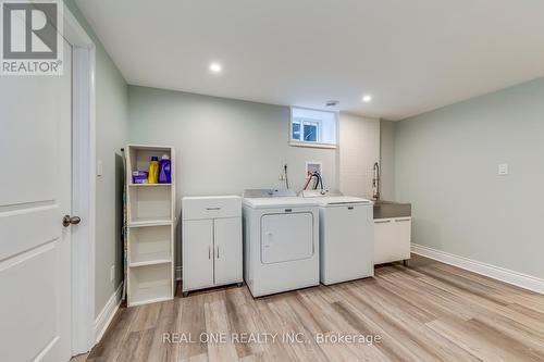 1216 Holton Heights Dr, Oakville, ON - Indoor Photo Showing Laundry Room