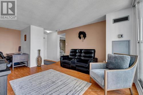 607 - 3077 Weston Road, Toronto (Humberlea-Pelmo Park), ON - Indoor Photo Showing Living Room