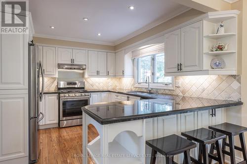 1210 Beechgrove Cres, Oakville, ON - Indoor Photo Showing Kitchen With Upgraded Kitchen