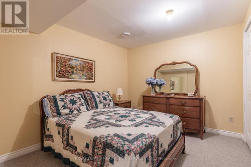 1210 Beechgrove Cres, Oakville, ON - Indoor Photo Showing Bedroom