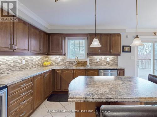 52 Beachpoint Boulevard, Brampton, ON - Indoor Photo Showing Kitchen With Upgraded Kitchen
