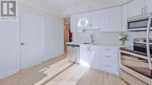 #2426 -7161 Yonge St, Markham, ON - Indoor Photo Showing Kitchen With Upgraded Kitchen