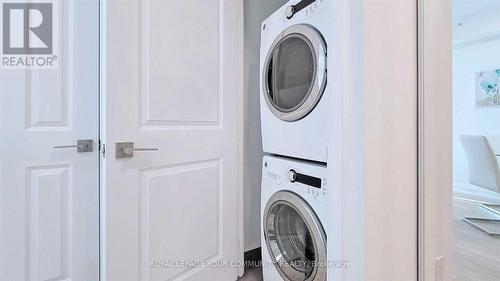 #2426 -7161 Yonge St, Markham, ON - Indoor Photo Showing Laundry Room