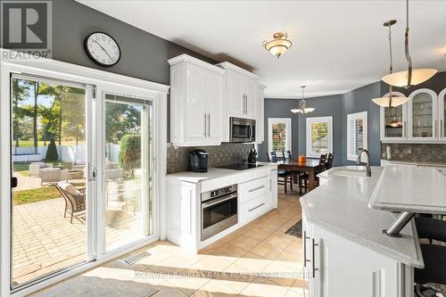 17 Sunset Dr, Cobourg, ON - Indoor Photo Showing Kitchen With Double Sink With Upgraded Kitchen