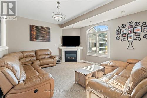 17 Sunset Dr, Cobourg, ON - Indoor Photo Showing Living Room With Fireplace