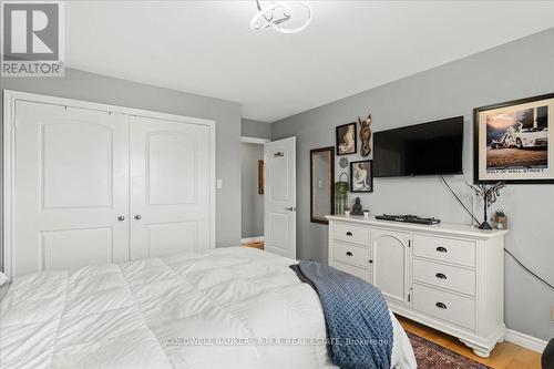 17 Sunset Dr, Cobourg, ON - Indoor Photo Showing Bedroom