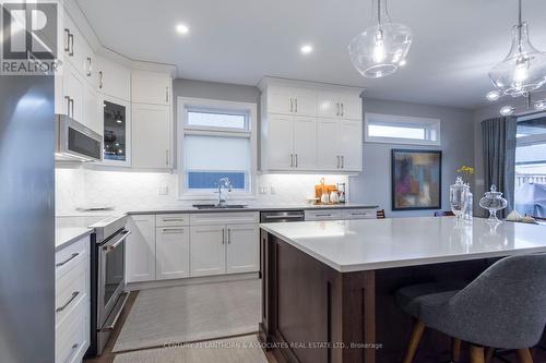 40 Gavin Crescent, Quinte West, ON - Indoor Photo Showing Kitchen With Upgraded Kitchen