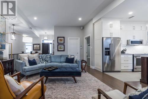 40 Gavin Crescent, Quinte West, ON - Indoor Photo Showing Living Room