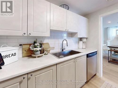 #405 -243 Ruttan Terr, Cobourg, ON - Indoor Photo Showing Kitchen With Upgraded Kitchen