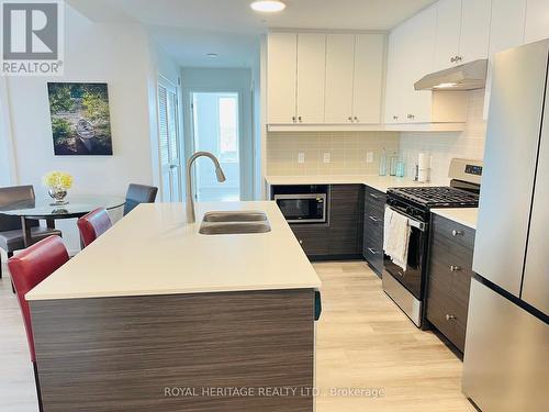 #402 -19B West Street North, Kawartha Lakes, ON - Indoor Photo Showing Kitchen With Double Sink With Upgraded Kitchen