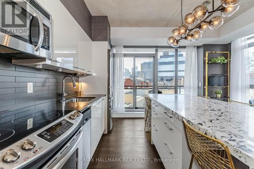 401 - 90 Trinity Street, Toronto, ON - Indoor Photo Showing Kitchen With Upgraded Kitchen