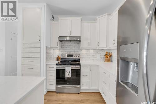 804 1St Avenue N, Warman, SK - Indoor Photo Showing Kitchen With Upgraded Kitchen
