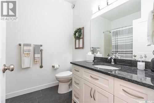 804 1St Avenue N, Warman, SK - Indoor Photo Showing Bathroom